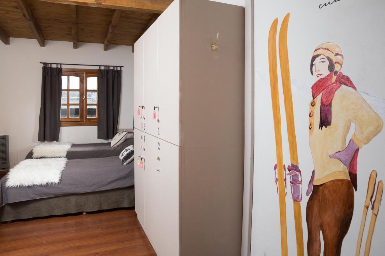 Single Bed in Female Dormitory Room,1118558799:JPEG